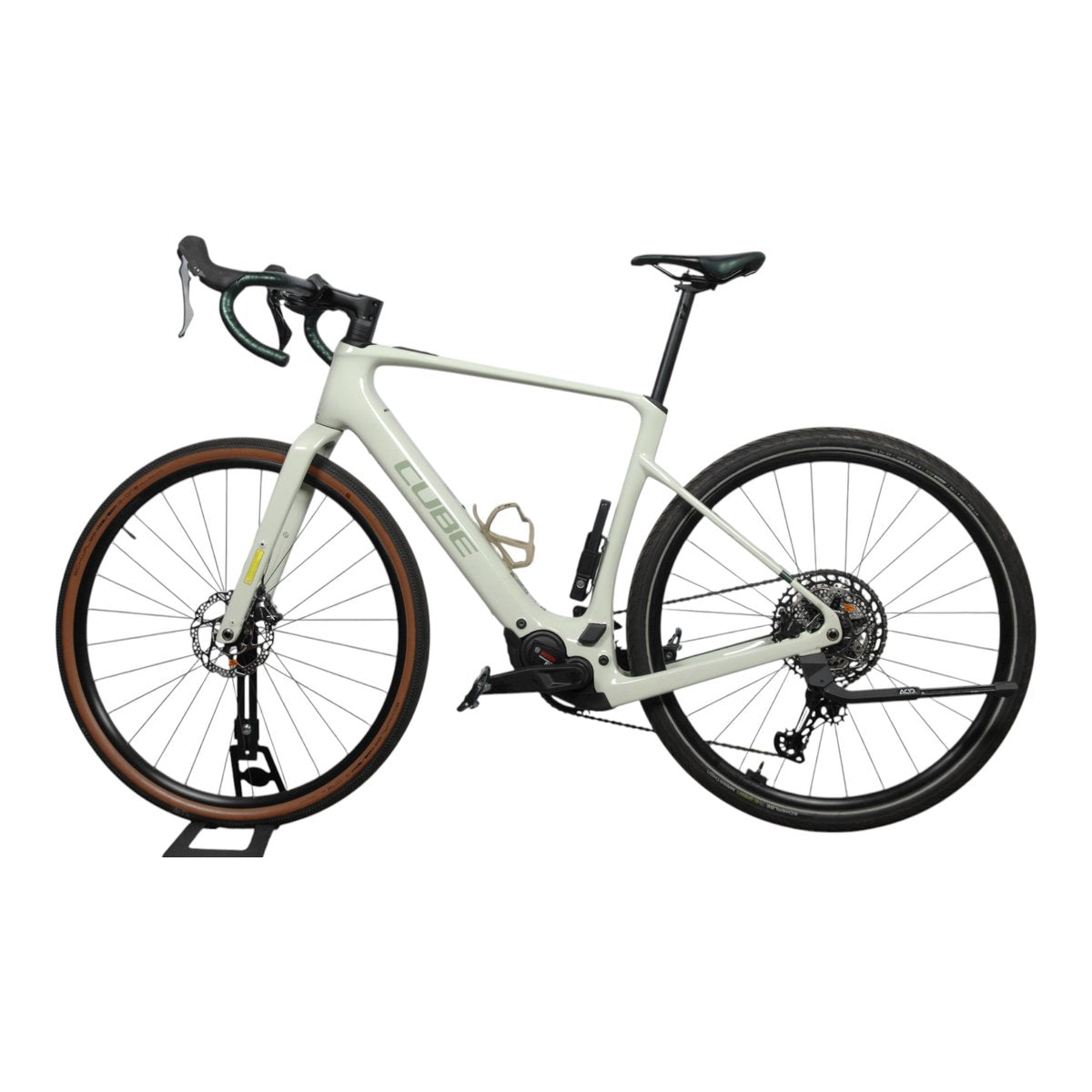 Cube NUROAD HYBRID C:62 RACE FE 400X L Käytetty sähkögravelpyörä