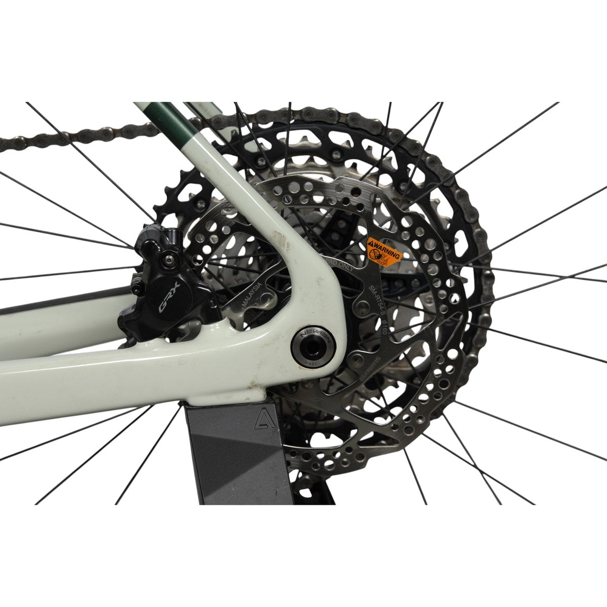 Cube NUROAD HYBRID C:62 RACE FE 400X L Käytetty sähkögravelpyörä